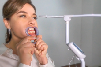 歯磨きをします